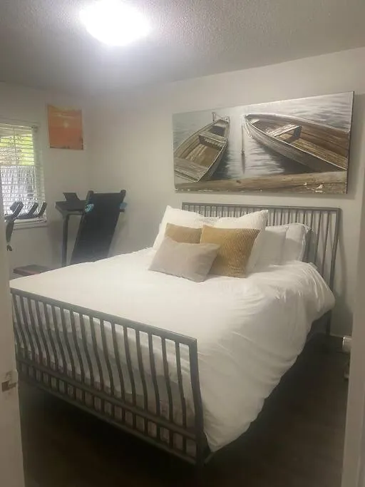 4 Bedroom Upper Level Kits Home Vancouver 0*,  Kanada