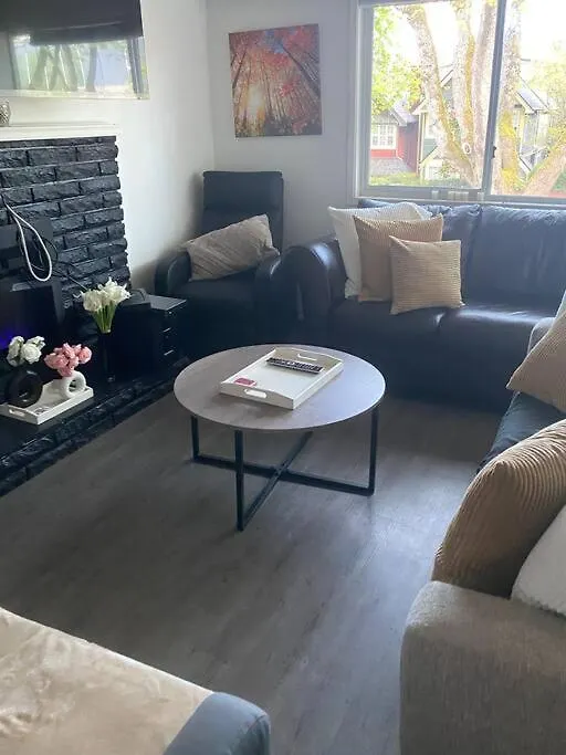 4 Bedroom Upper Level Kits Home Vancouver 0*,  Kanada