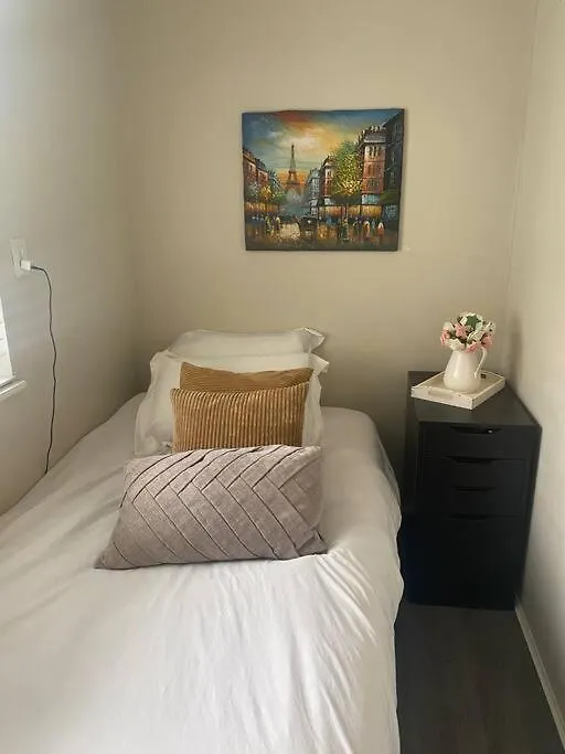 4 Bedroom Upper Level Kits Home Vancouver Nyaraló