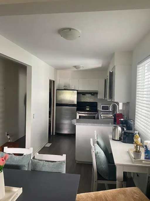 4 Bedroom Upper Level Kits Home Vancouver 0*,