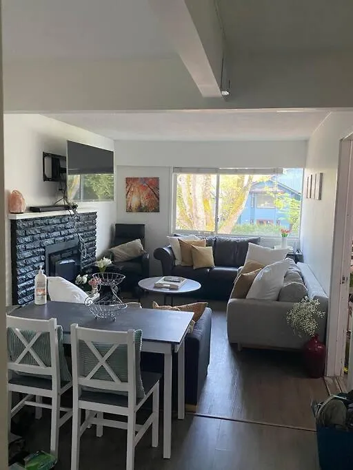 4 Bedroom Upper Level Kits Home Vancouver 0*,